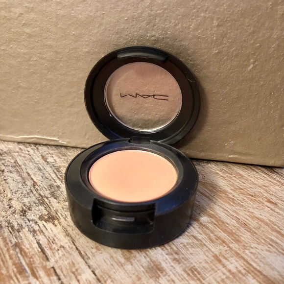 MAC ‘Samoa Silk’ Eyeshadow - Picture 1 of 7